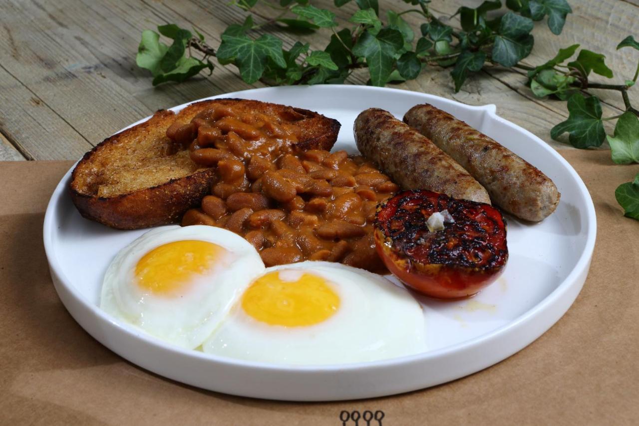 Shirvan Hotel City Yard Джедда Экстерьер фото English breakfast