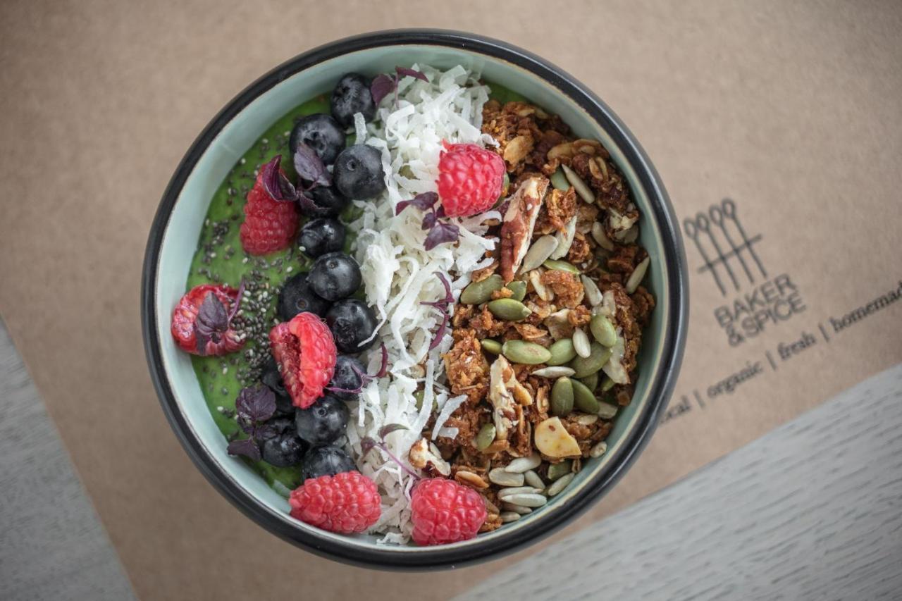 Shirvan Hotel City Yard Джедда Экстерьер фото A smoothie bowl