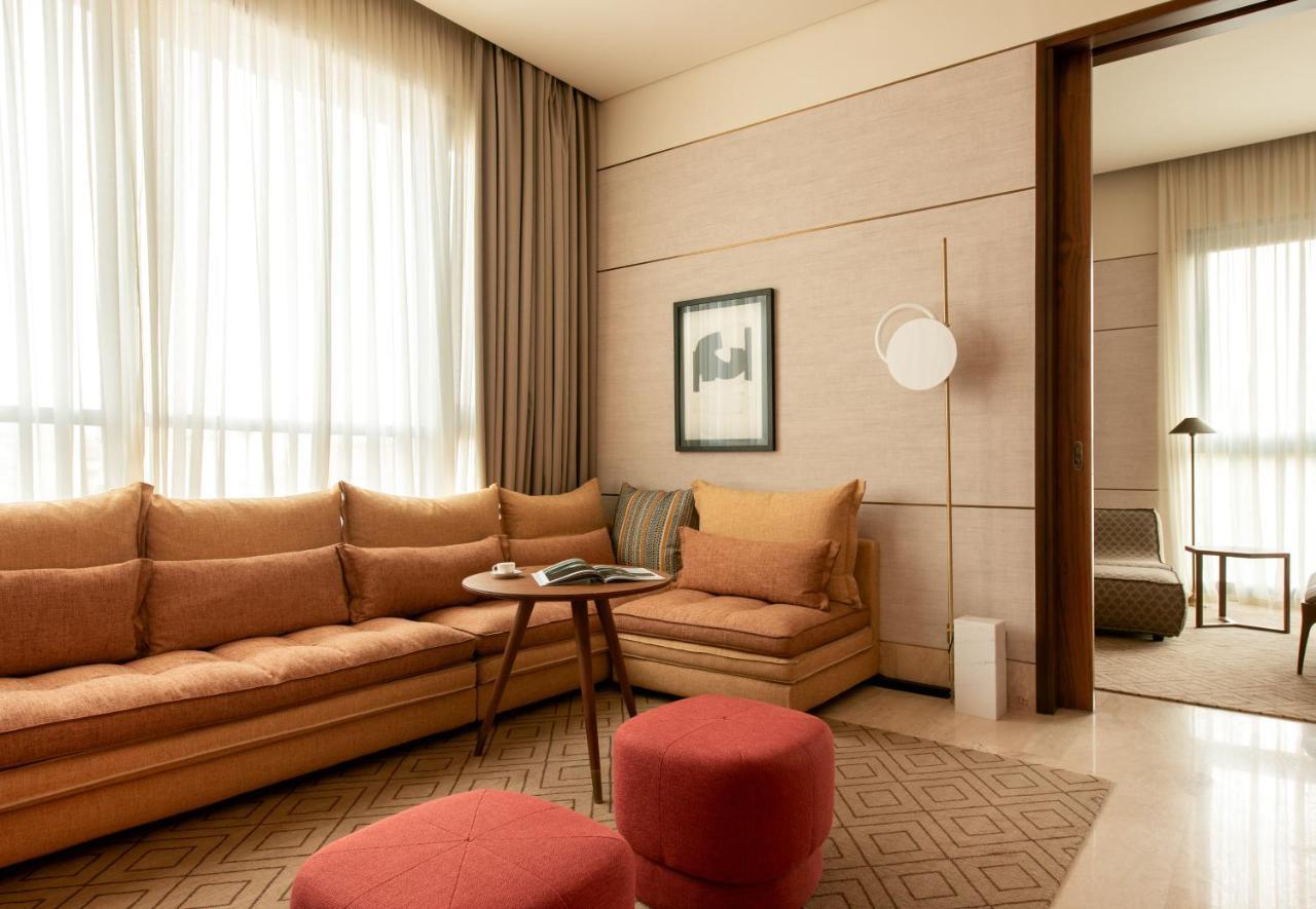Shirvan Hotel City Yard Джедда Экстерьер фото A living room at the hotel