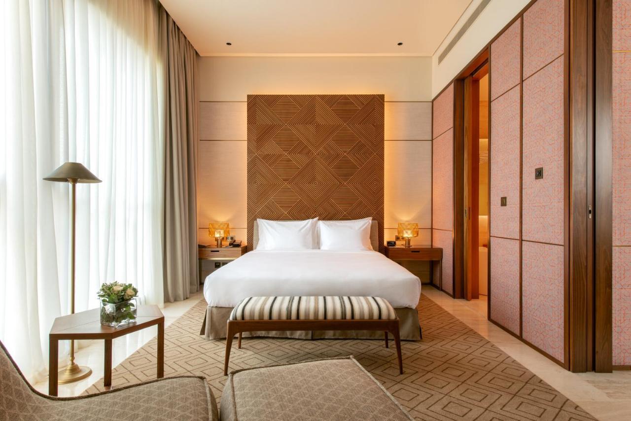 Shirvan Hotel City Yard Джедда Экстерьер фото A bedroom at the hotel