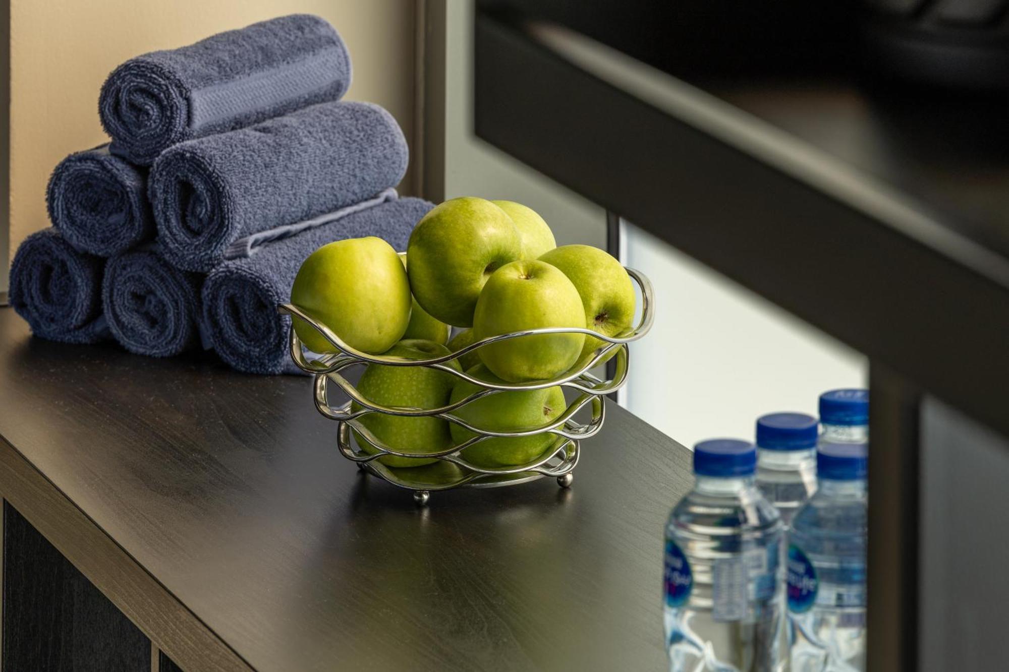 Shirvan Hotel City Yard Джедда Экстерьер фото A basket of apples