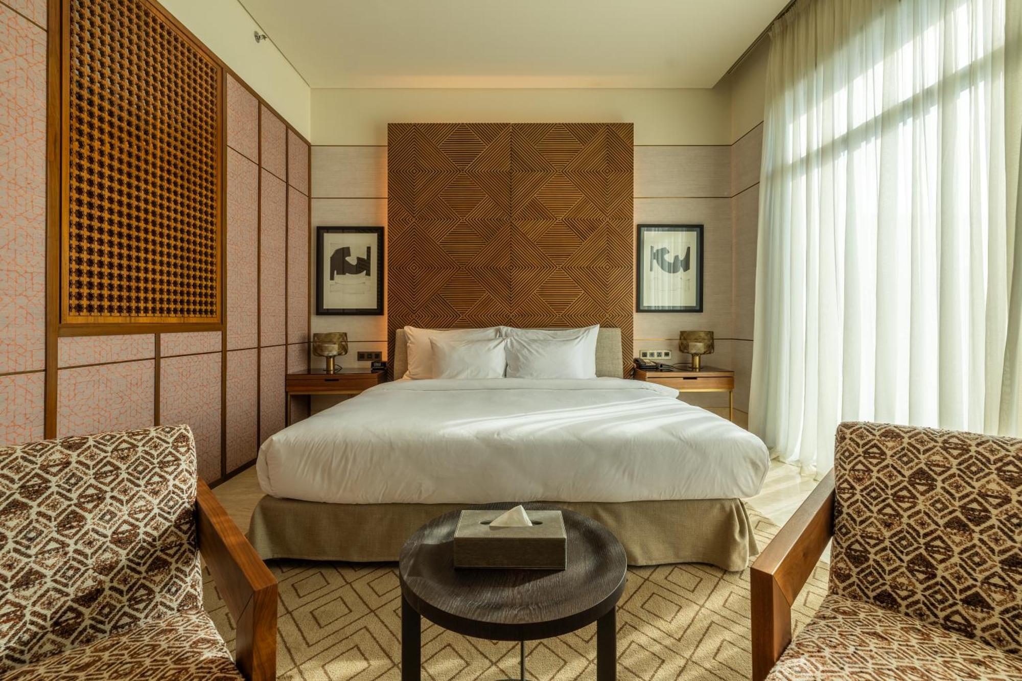Shirvan Hotel City Yard Джедда Экстерьер фото A bedroom at the hotel
