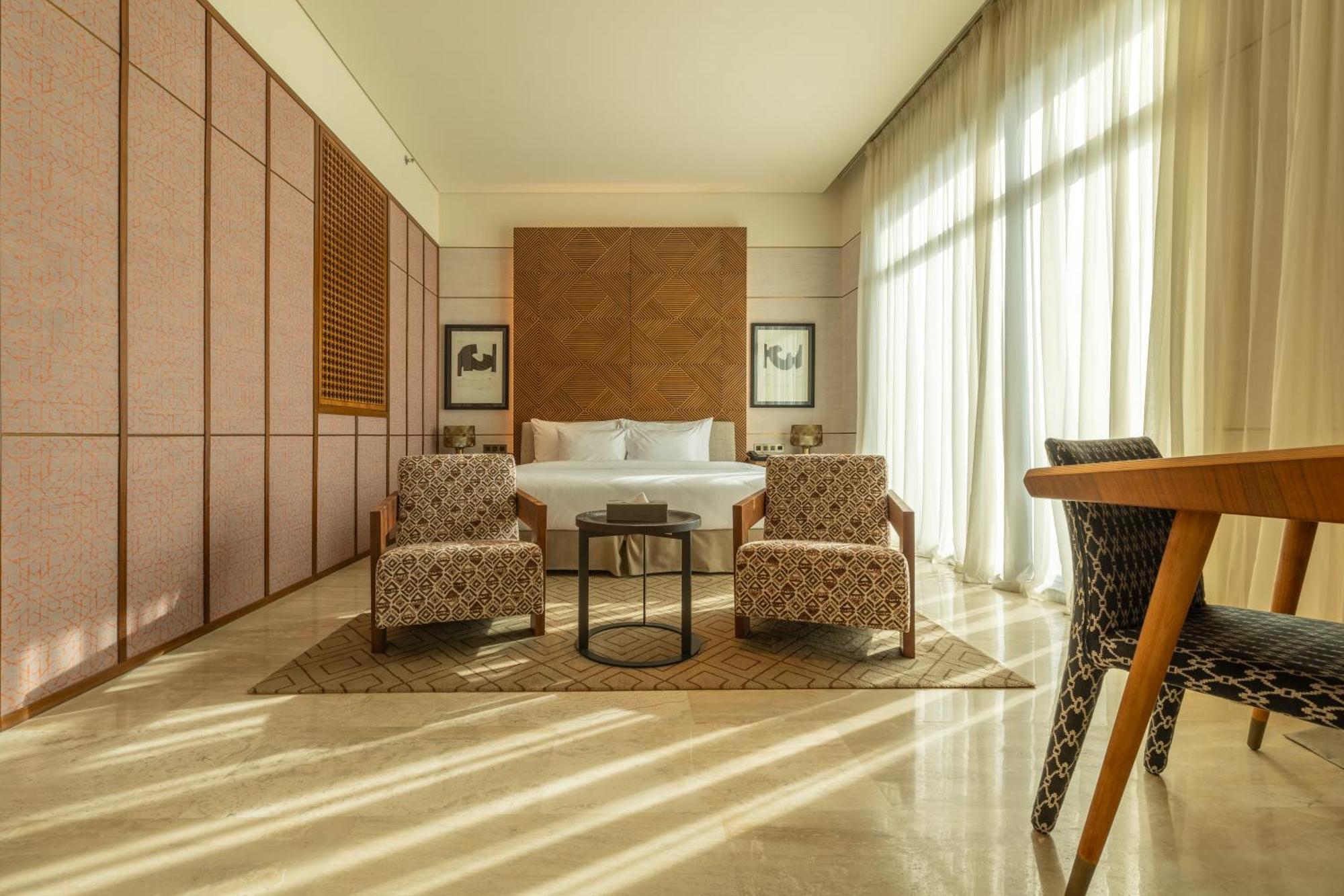 Shirvan Hotel City Yard Джедда Экстерьер фото A bedroom at the hotel