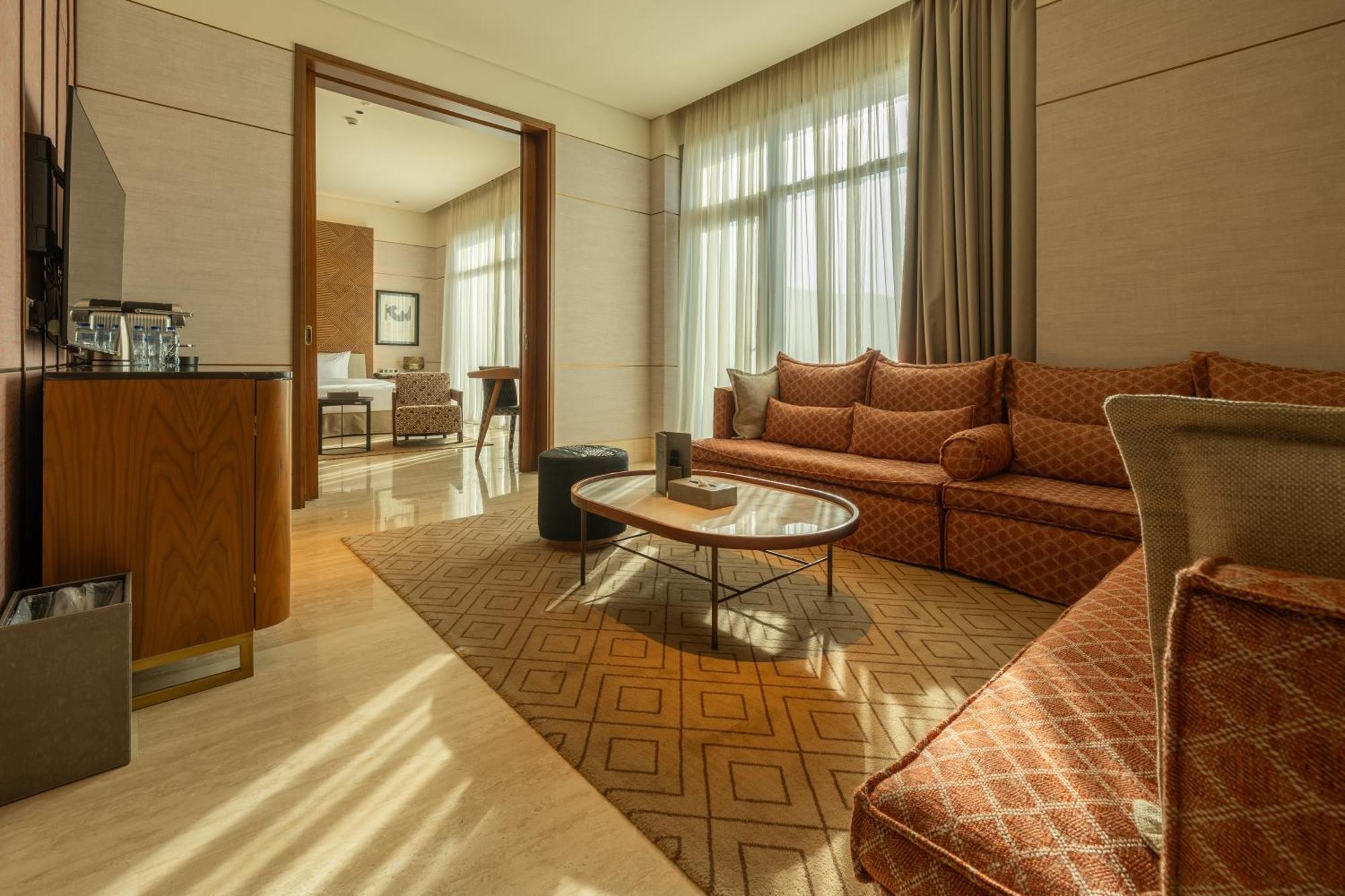 Shirvan Hotel City Yard Джедда Экстерьер фото A suite at the Ritz-Carlton, Dubai